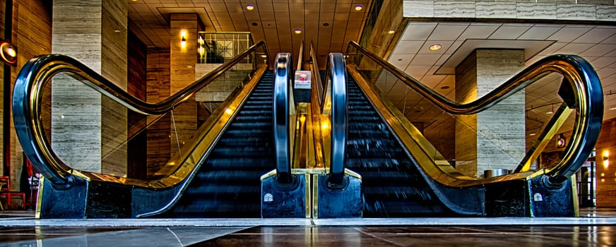 wide panoramic angle of escalator flow low point