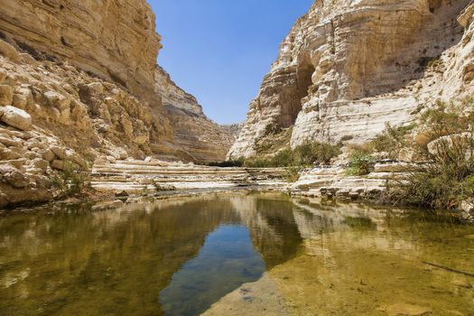 Lake okruzhonnoe huge rocks in the desert