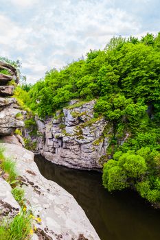 River flowing between rocks where the forest grows