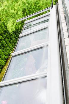 Exterior cleaning and building cleaning a glass roof with high pressure water jet.