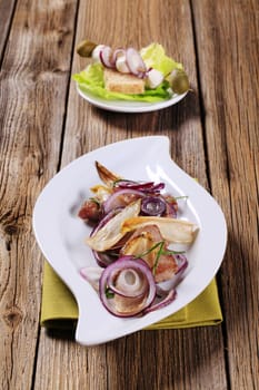 Pan fried meat with onion and endive leaves