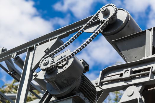 Old mechanism repair and construction of the train closeup