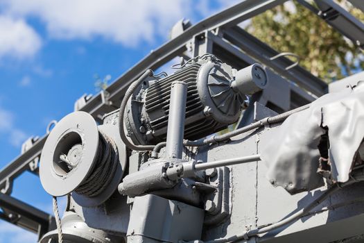 Old mechanism repair and construction of the train closeup