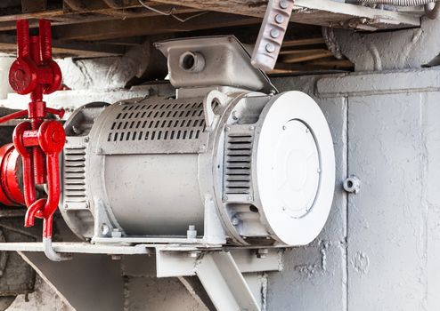 Old mechanism repair and construction of the train closeup