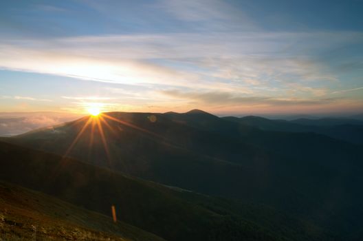 Paints fantastic fall in the Carpathian Mountains