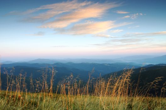 Paints fantastic fall in the Carpathian Mountains