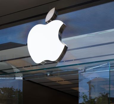 GLENDALE, CA/USA - OCTOBER 24, 2015: Apple store entrance and sign. Apple Inc. is an American multinational technology company.