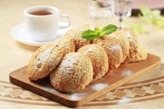 Rows of crispy cookies on a cutting board