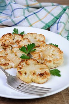 Warm appetizer of fried pieces of cauliflower 