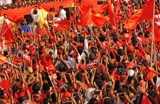 MYANMAR, Yangon : Tens of thousands of people gather in Yangon on November 1st, 2015 in support of opposition leader of the National League for Democracy party and Nobel Peace Prize Aung San Suu Kyi, one week before general elections. 