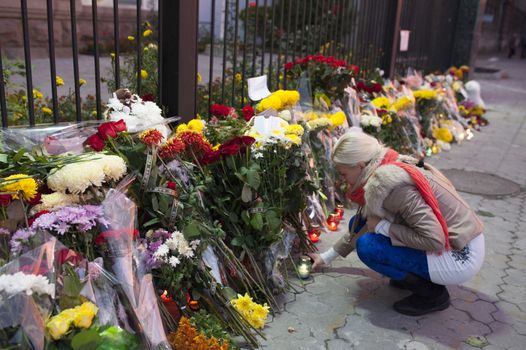 UKRAINE, Kiev: A woman lights a candle outside the Russian embassy in Kiev, Ukraine, in tribute to the victims of crashed Russian Metrojet plane in Egypt, on November 1, 2015. The Airbus, with 224 people on board, crashed in a mountainous part of Egypt's Sinai Peninsula on October 31, 2015