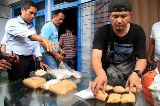 INDONESIA, Medan: Police detectives reveal at a conference that they have busted drug dealers from an international network in the city of Medan, Indonesia on November 3, 2015. A wide array of contraband are on display, reportedly including 12 kg of methamphetamine and 37,000 ecstasy pills, along with scales and weapons. The drugs on display are believed to be of Chinese origin, and the suspect is thought to have been operating in the area for at least six months.