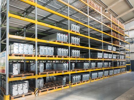 shelving gravity for pallets in a modern factory