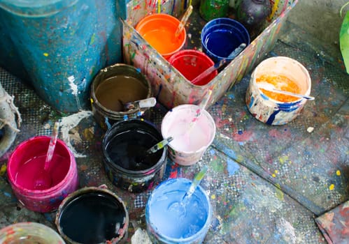 The group put together a Paint cans. color polluted.