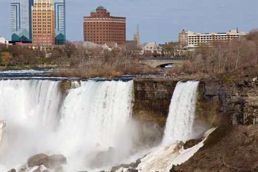 Photo of the amazing Niagara falls in May