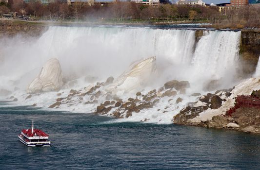 Beautiful photo of the ship in front of the American part of the Niagara falls