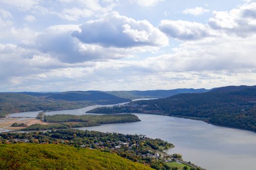 Picture taken during a hike from Breakneck ridge to Cold Spring during the fall season (NY)