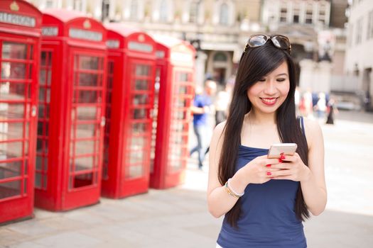 Japanese woman in London sending a text message