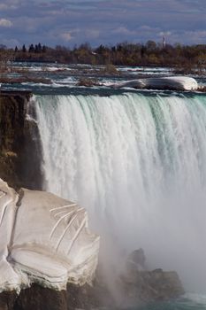 Photo of the Niagara falls with the snow on the rocks