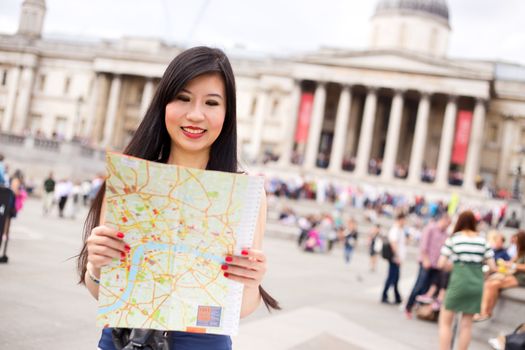 japanese woman in Trafalgar square reading a map