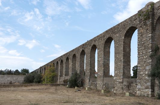 Oud Roman aquaduct in Evora portugal