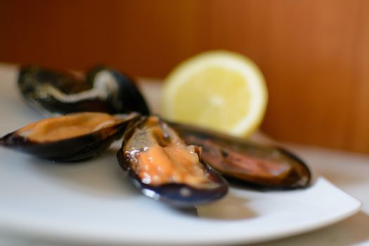 black mussels with lemon