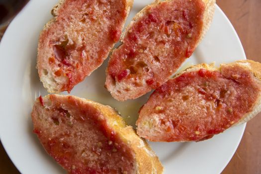 Pa amb tomaquet - Bread and tomato