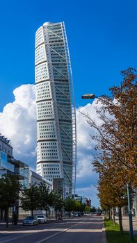 HSB Turning Torso, the tallest tower in Scandinavia at 190 m high, combines office and residential functions. Designed by the Spanish architect Santiago Calatrava.