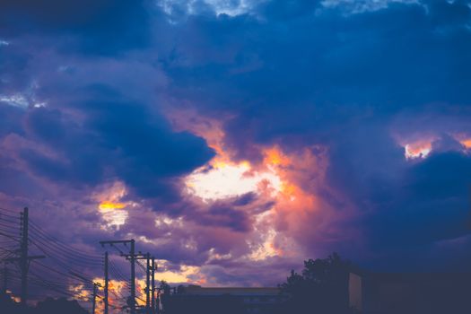 The silhouette of the city skyline during sunset, expressive sky, nature background