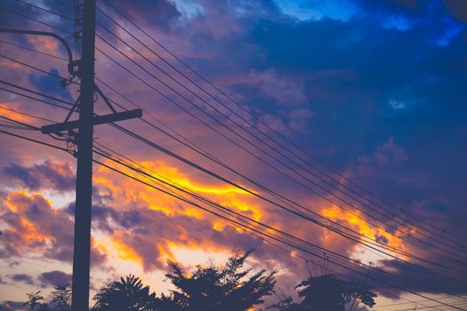 The silhouette of the city skyline during sunset, expressive sky, nature background