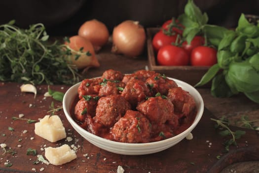 italian meatballs with spaghetti