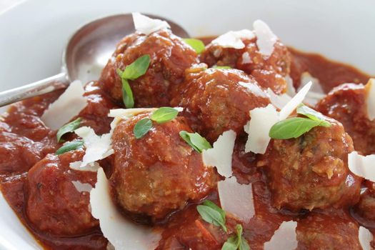 meatballs in tomato sauce