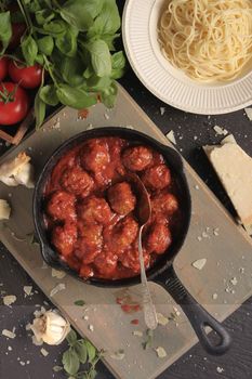 italian meatballs with spaghetti