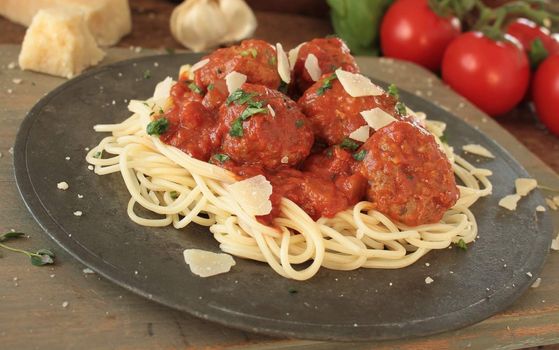 italian meatballs with spaghetti