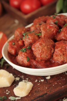 italian meatballs with spaghetti