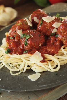 italian meatballs with spaghetti