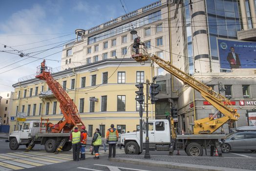 Utility workers irepairing tte electrical cable