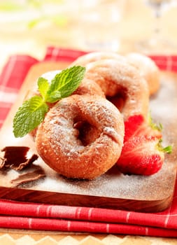 Ring doughnuts sprinkled with icing sugar