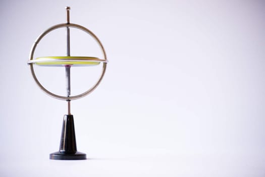 Gyroscope composed of a free rotating wheel and a spinning axis, uses Earths gravity to determine orientation