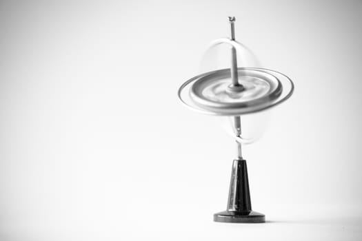 Gyroscope composed of a free rotating wheel and a spinning axis, uses Earths gravity to determine orientation