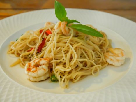 Spaghetti with prawn, chili and basil