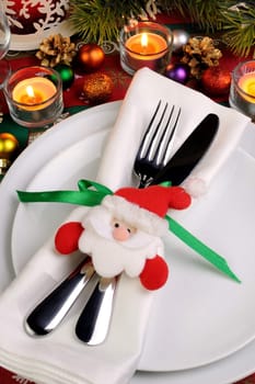 idea of how to decorate the Christmas table serving