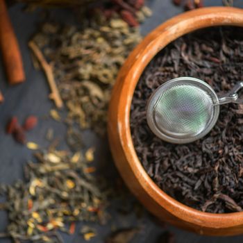 tea composition with cinnamon sticks, lemons