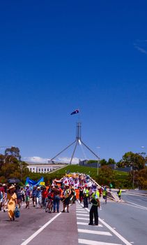 AUSTRALIA, Canberra: Thousands of people have taken to the streets of the Australian capital for a climate change march on November 29, 2015.  Climate change rallies rolled on across Australia over the weekend in Melbourne, Darwin, Brisbane and Sydney. Australia's climate-sensitive neighbours in the Pacific such as Tuvalu, Nauru, Kiribati and Tonga were the focus of the marches. 