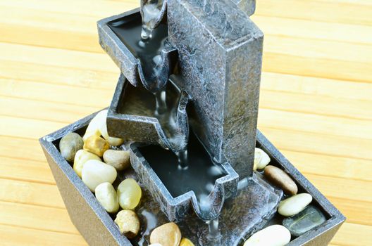 Home cascade fountain powered by battery
