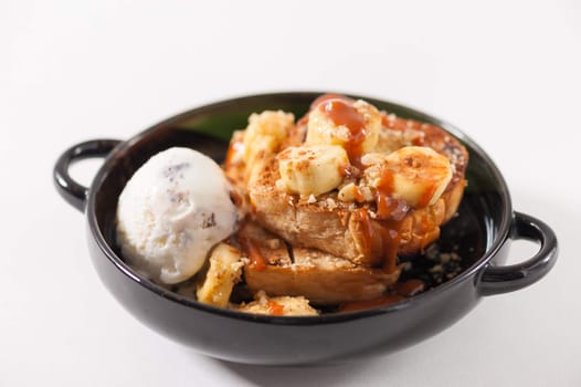 Ice cream and toast with banana and Thai tea ceramel sauce