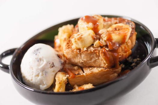 Ice cream and toast with banana and Thai tea ceramel sauce