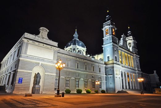 Museo Catedral  y Subiba a la Cupula Madrid Spain