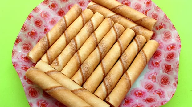cinnamon cream pie on plate