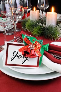 idea of how to decorate the Christmas table serving